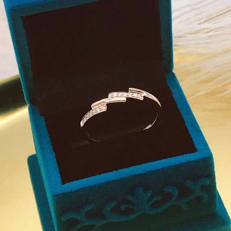 18K Gold Process Fashion Simple Diamond Ring Exclusively Handcrafted 0.088 Carat Natural Diamond (H-F Color, VS1-VS2 Clarity)