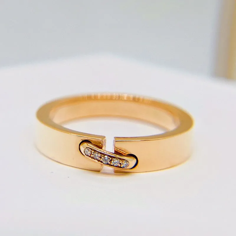 18K Gold Round Natural Diamond Buckle Couple Ring