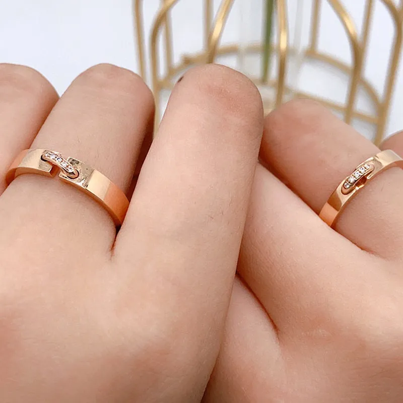 18K Gold Round Natural Diamond Buckle Couple Ring