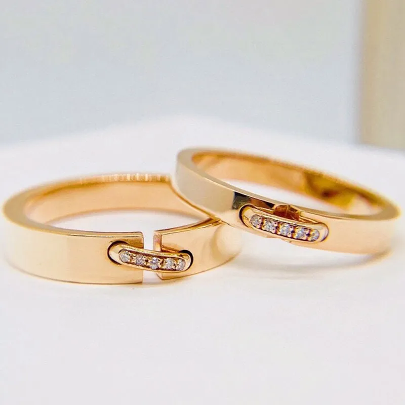 18K Gold Round Natural Diamond Buckle Couple Ring