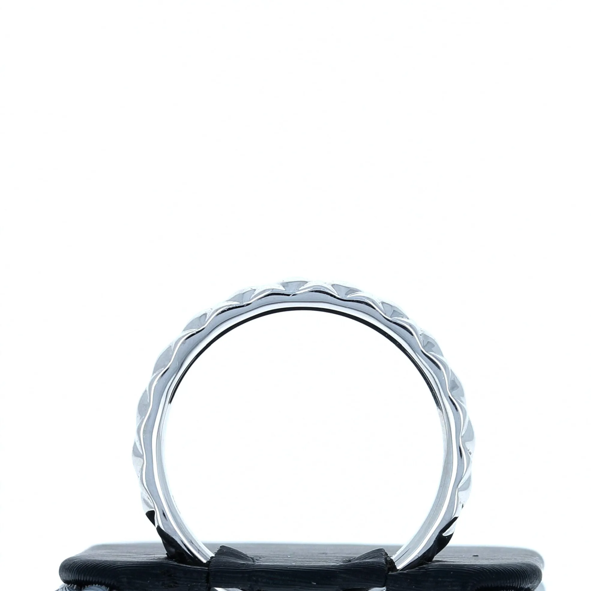 A Jaffe Wedding Band in 14K White Gold MR2058/PL