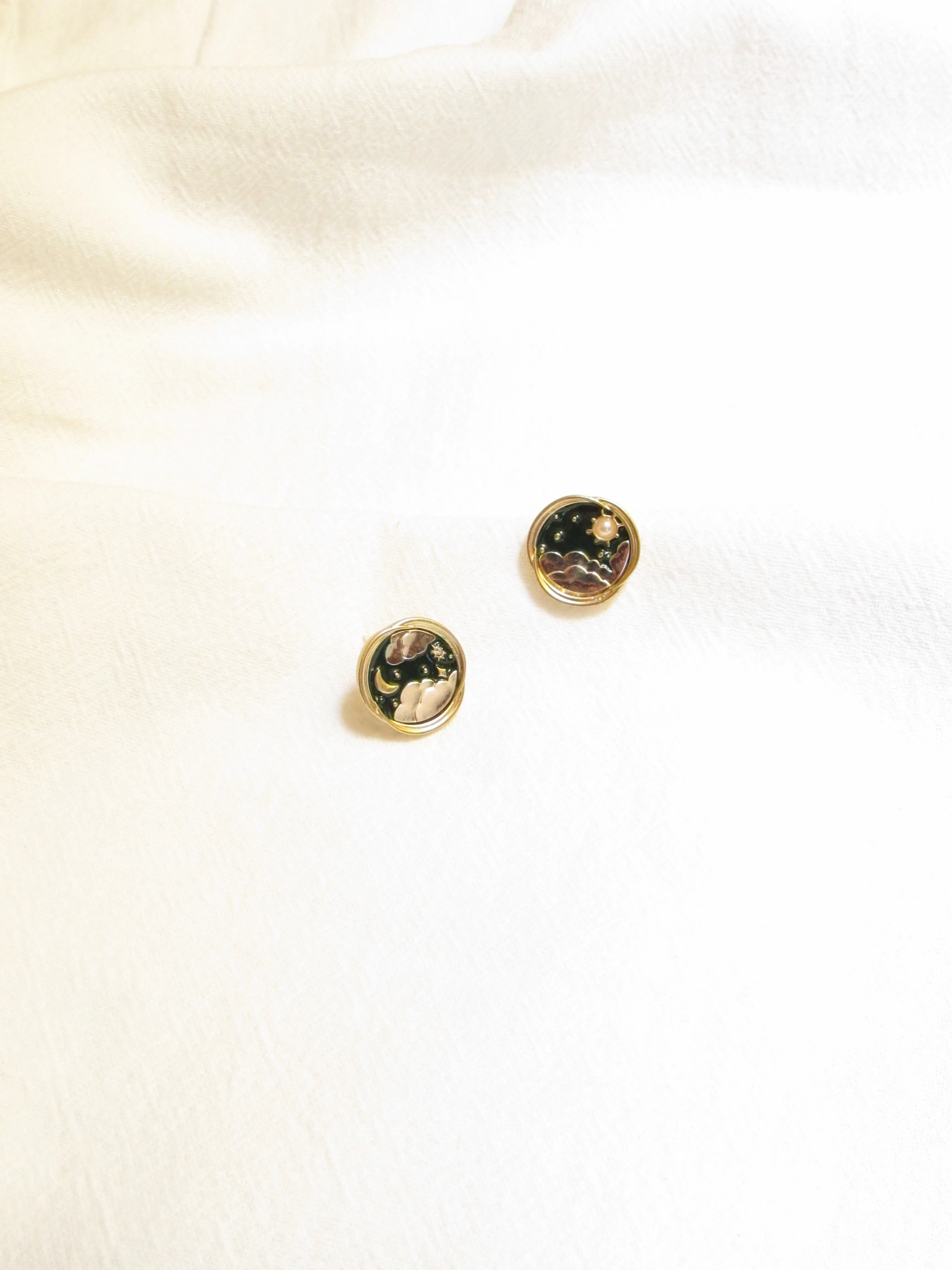 Asymmetric Starry Sky Enamel Pearl Gold Stud Earrings