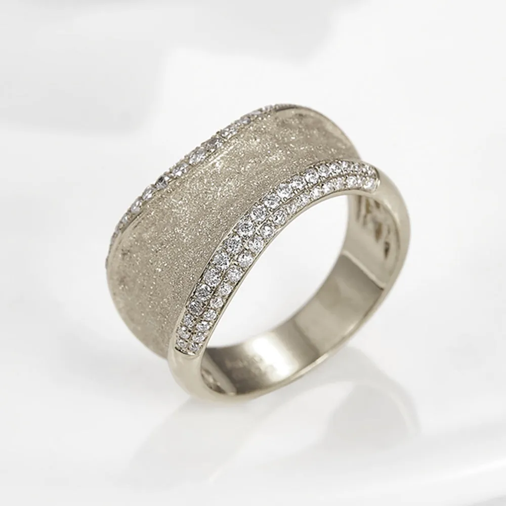 Diamond Pave Hammered Texture Curved Ring