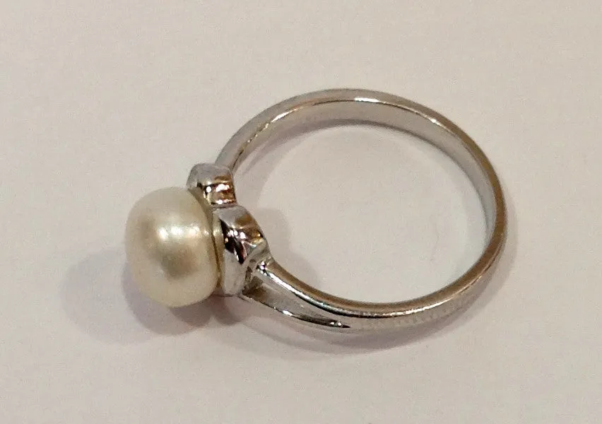 Freshwater Pearl and Sterling Silver Ring