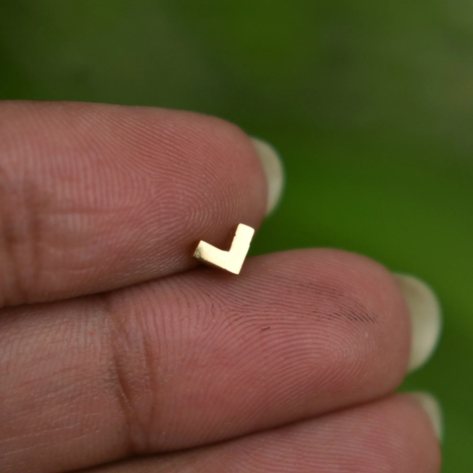 Gold Peave V Stud