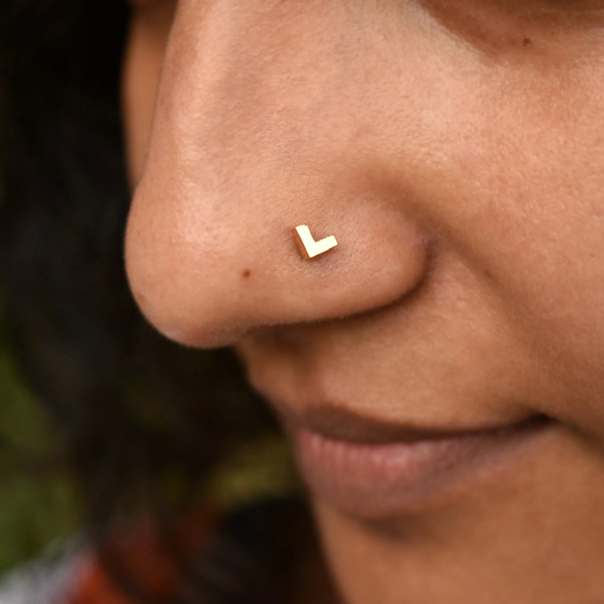 Gold Peave V Stud