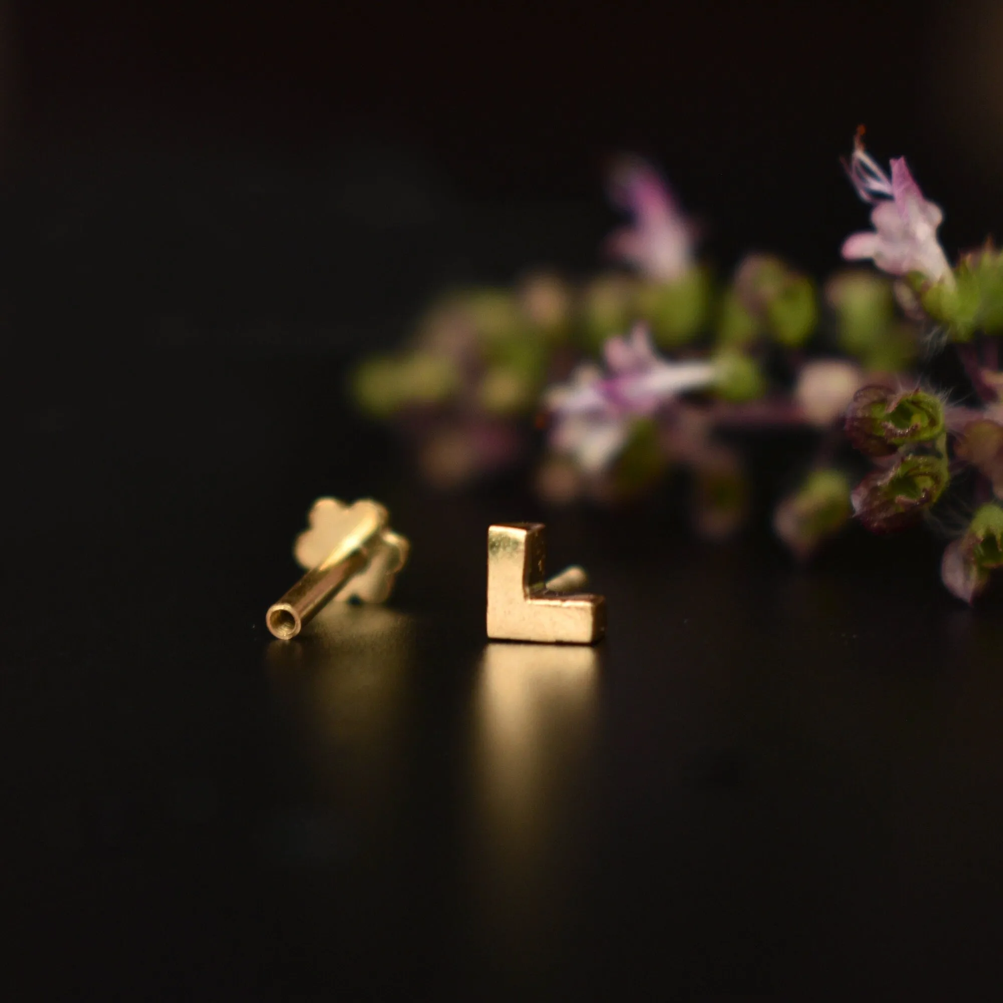 Gold Peave V Stud