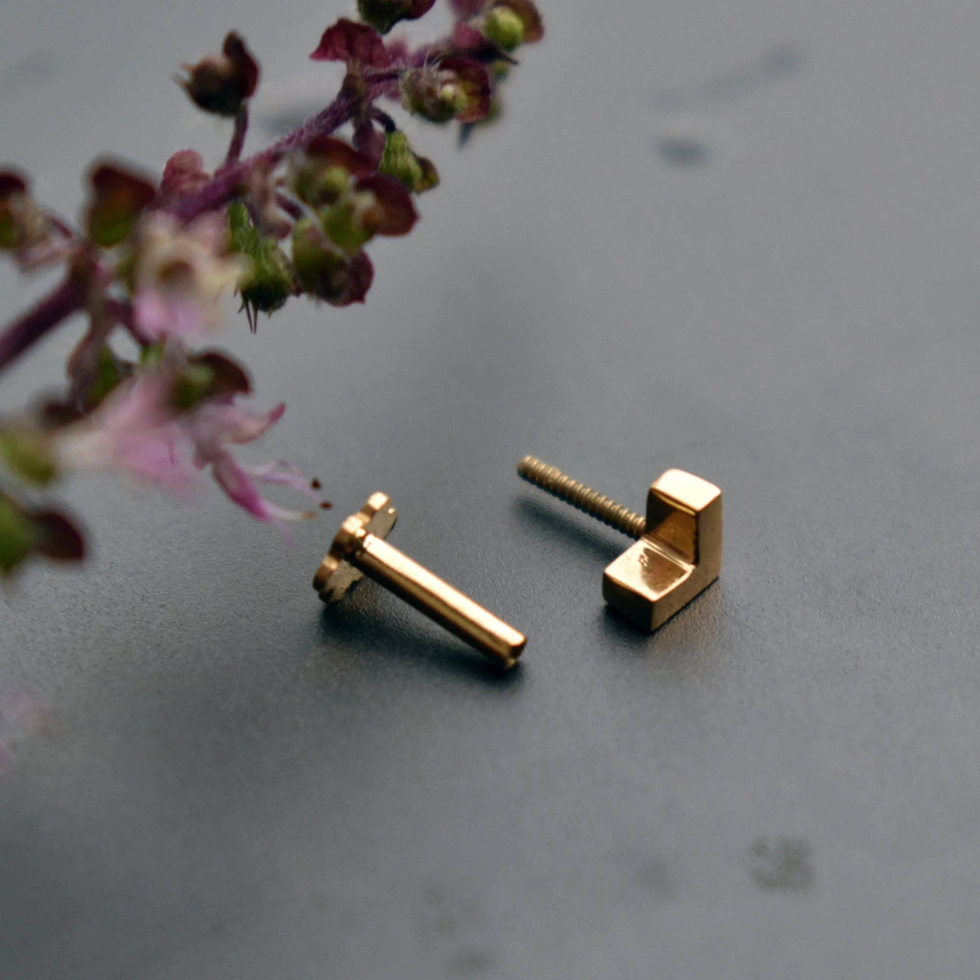 Gold Peave V Stud
