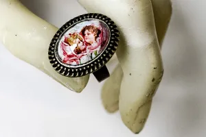 Kissing Cherubs Cabochon Ring