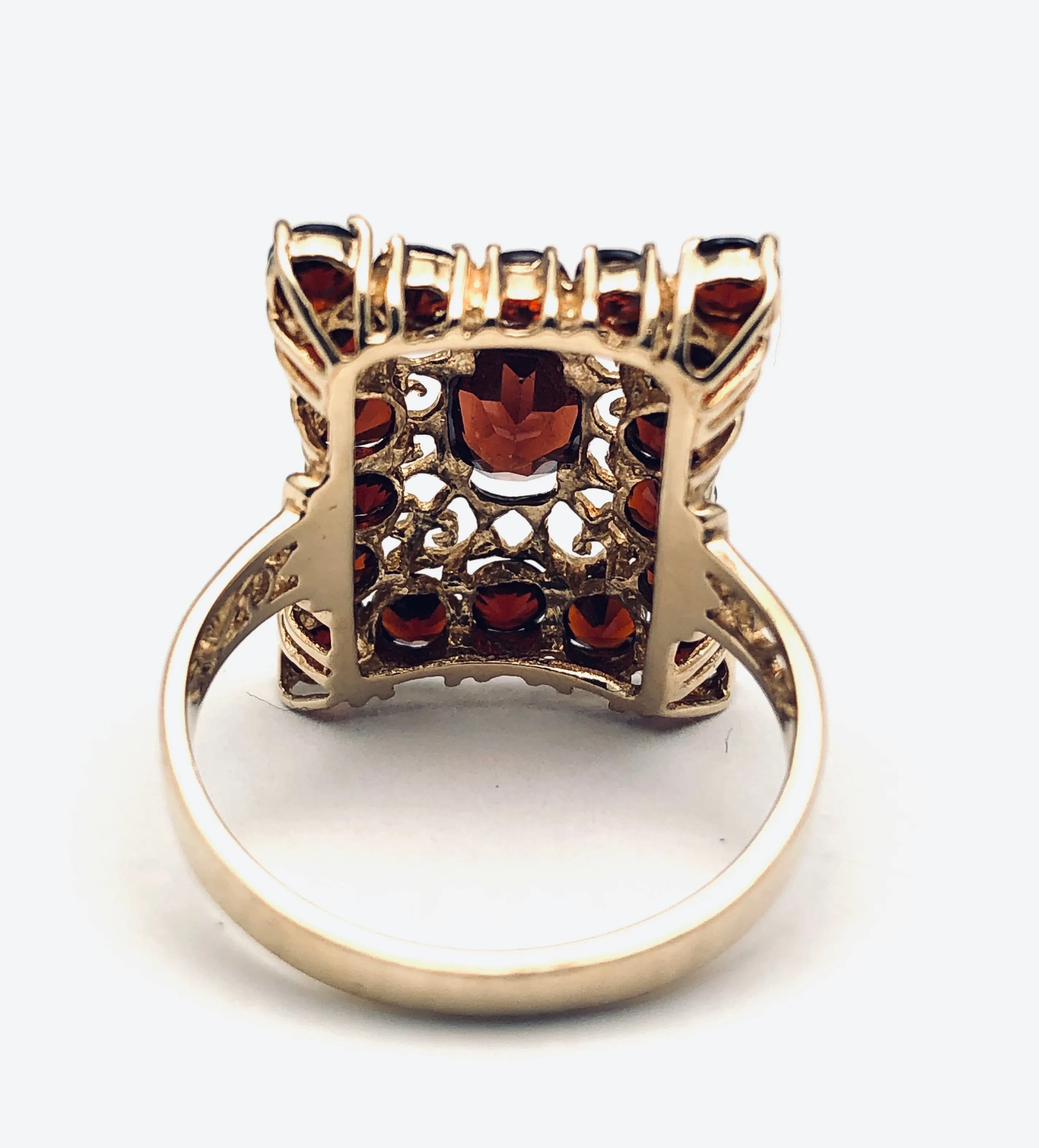 Ladies Vintage 10K Czech Garnet Ring