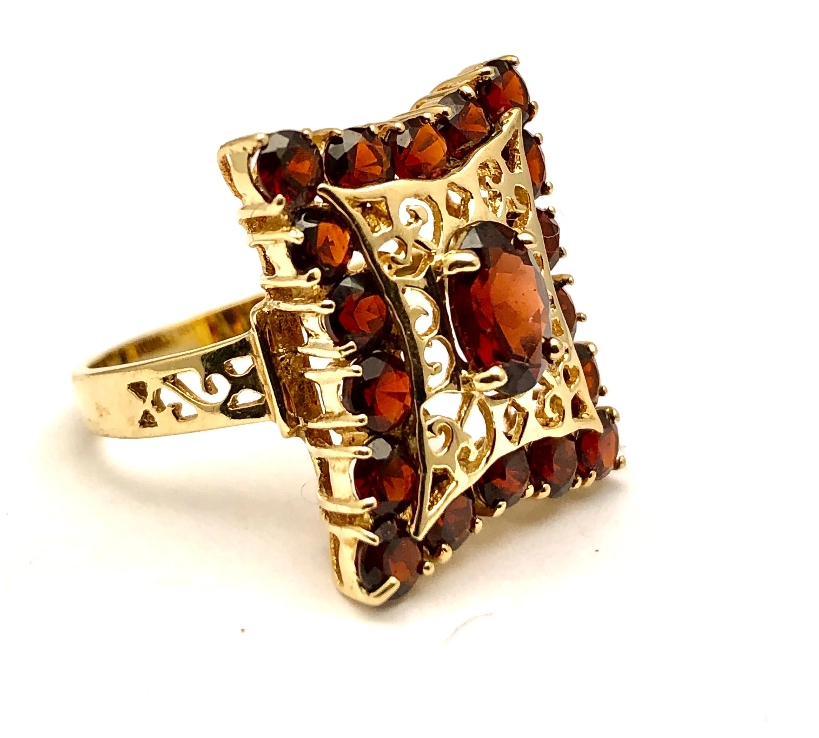 Ladies Vintage 10K Czech Garnet Ring