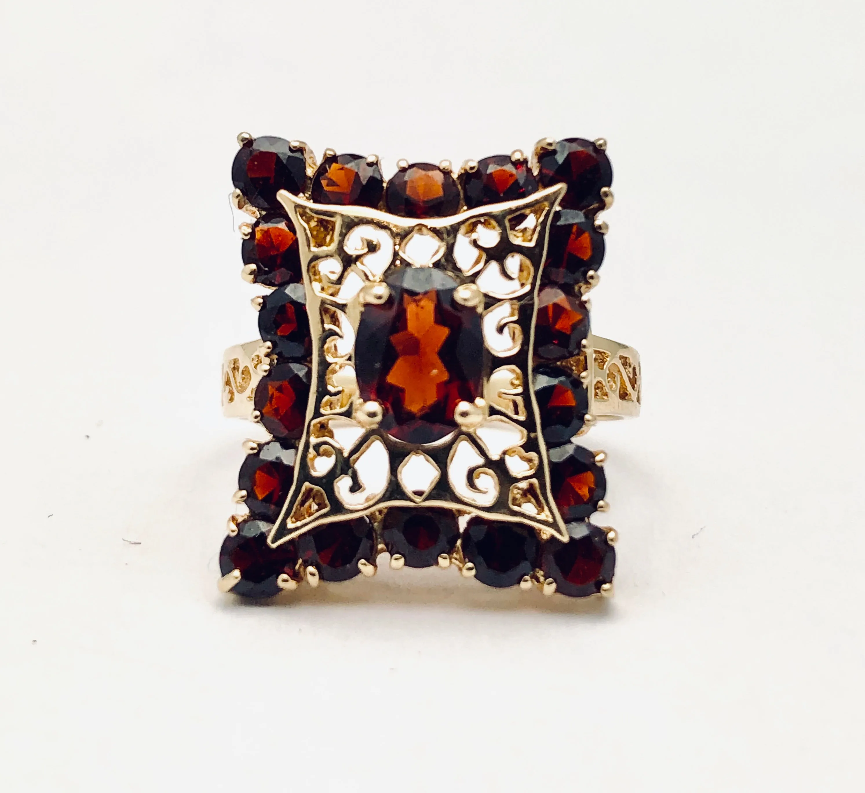 Ladies Vintage 10K Czech Garnet Ring
