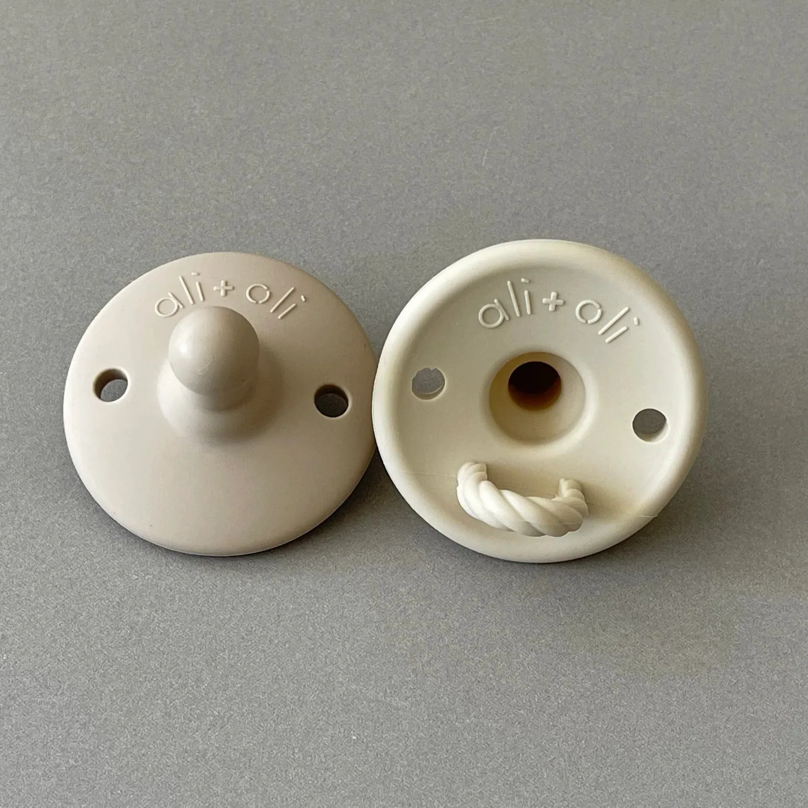 Pacifier Set Round - Oat & Coco