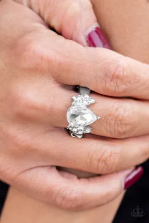 Paparazzi - Yas Queen - White Ring
