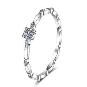 Round Cut Moissanite Diamond Ring