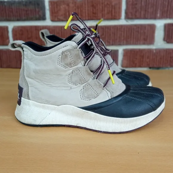 SOREL 'Out N' About III' Classic Duck Boot in Omega Taupe/Black Sz. 5.5