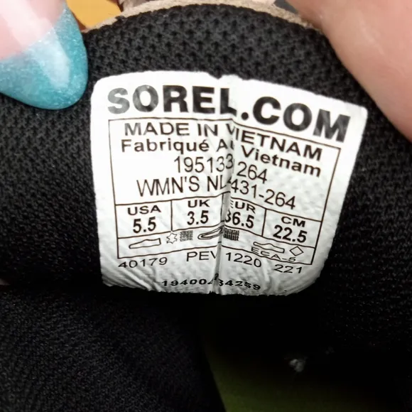 SOREL 'Out N' About III' Classic Duck Boot in Omega Taupe/Black Sz. 5.5