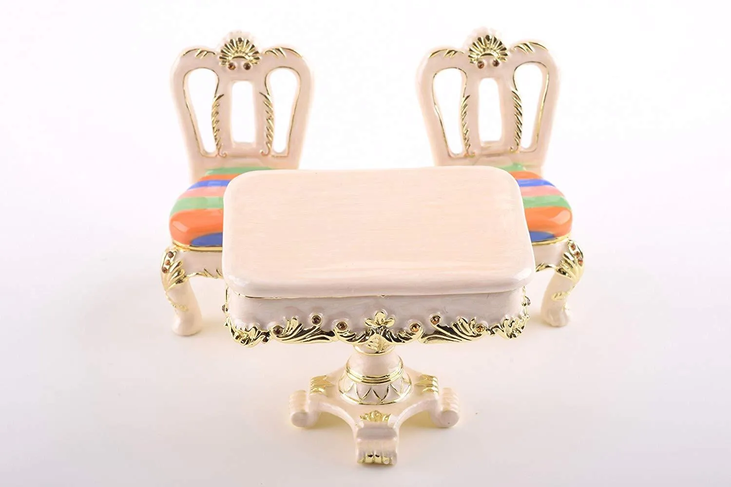 Table & Chairs