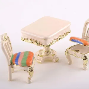 Table & Chairs