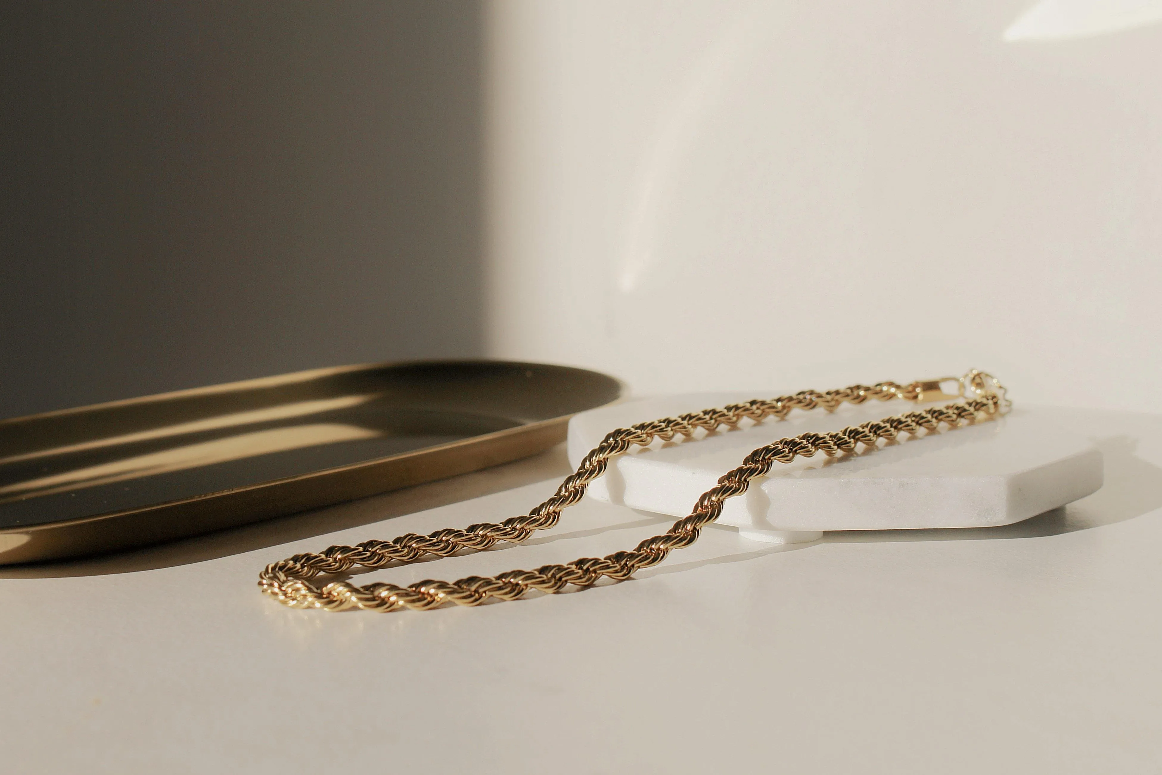 Twist gold necklace