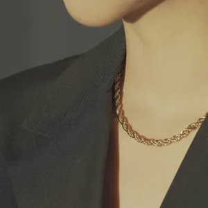 Twist gold necklace