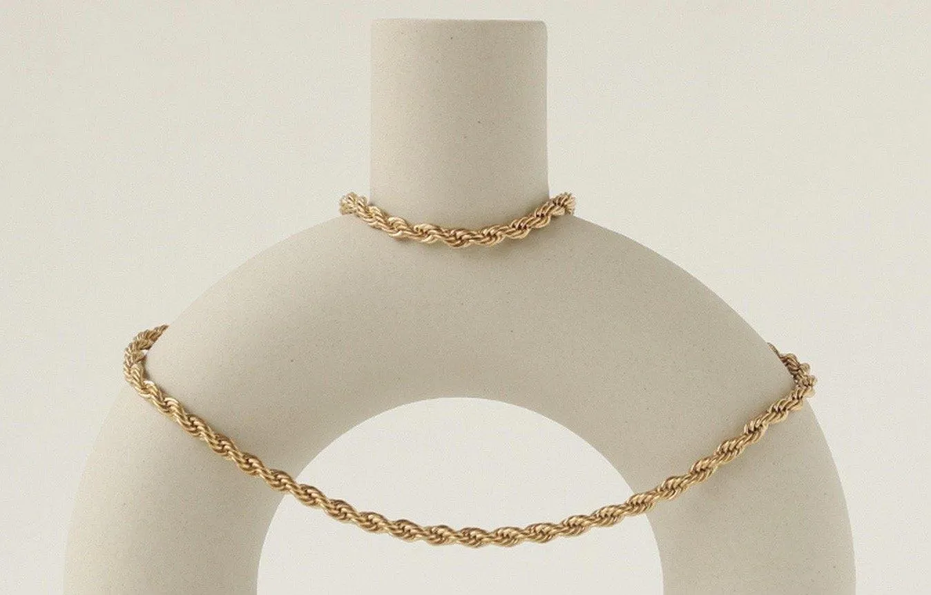 Twist gold necklace