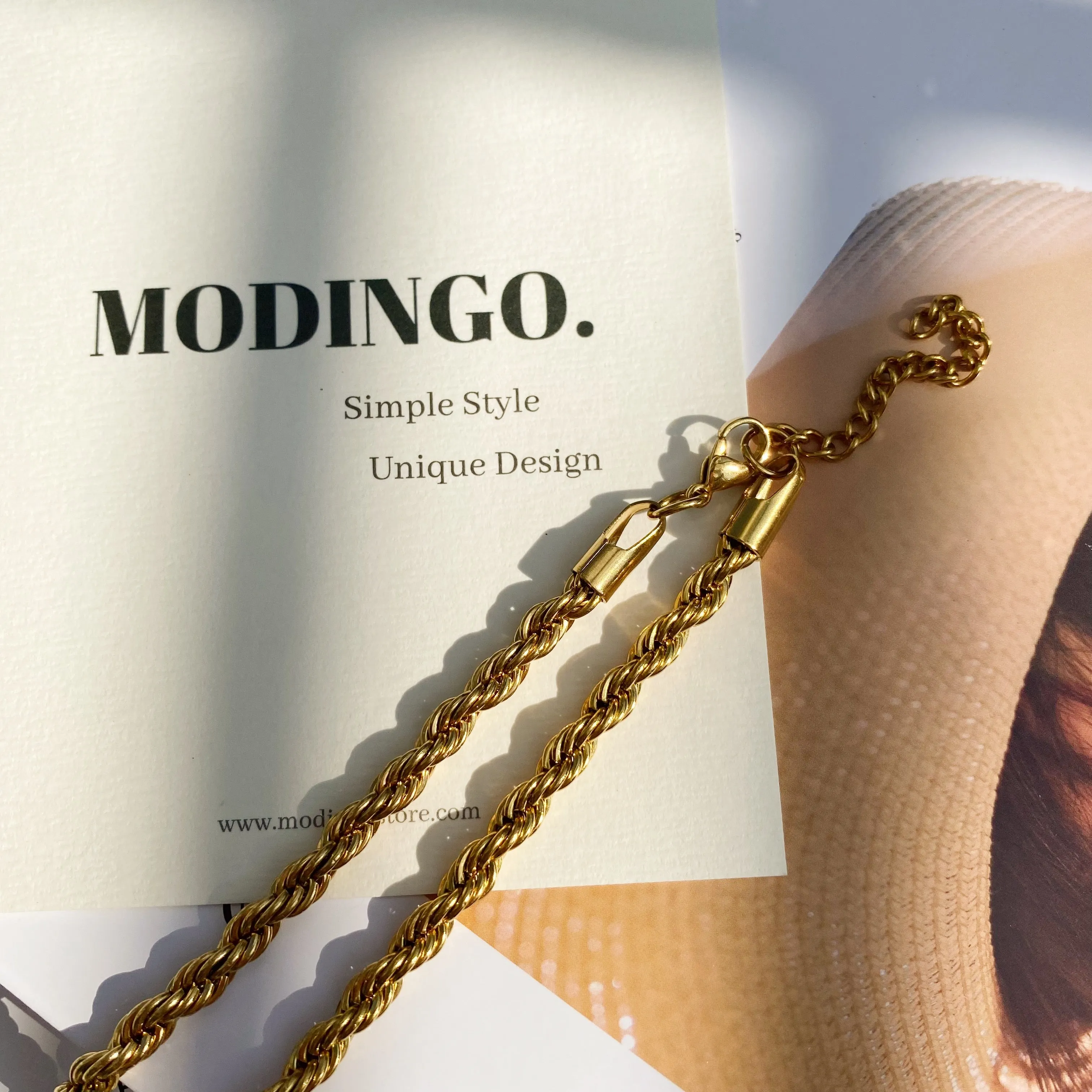 Twist gold necklace