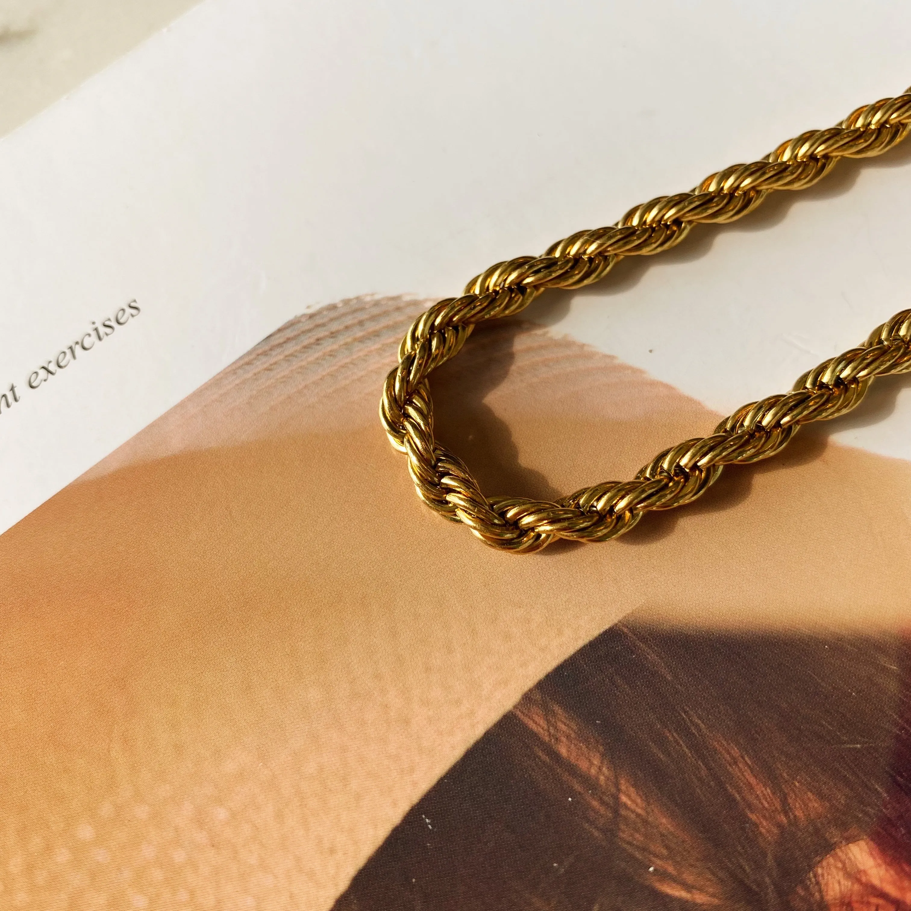 Twist gold necklace