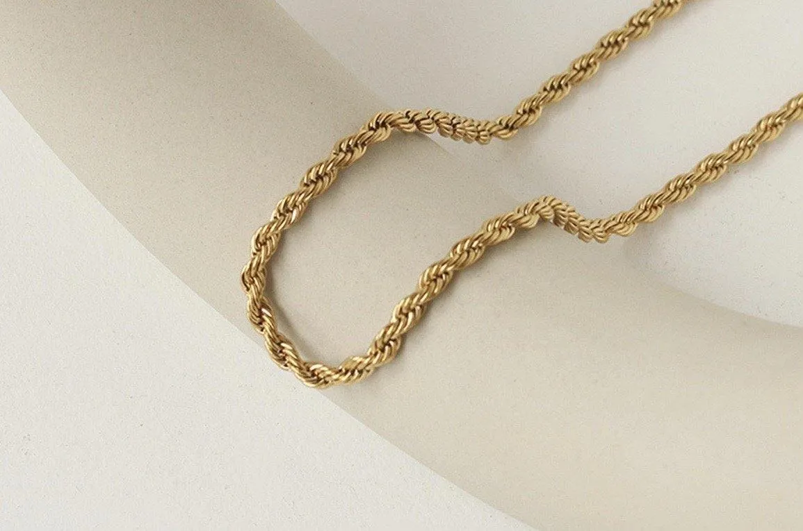 Twist gold necklace