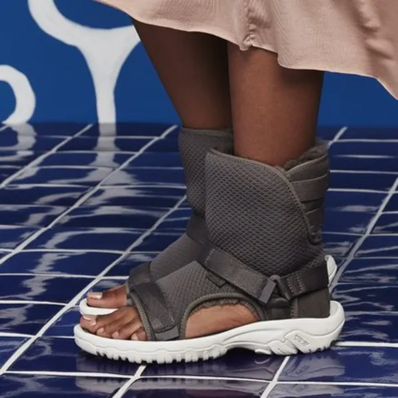 👣UGG x TEVA Collab Hybrid Boot in Black Iris (Dark Blue) 💜💜UNISEX💜💜