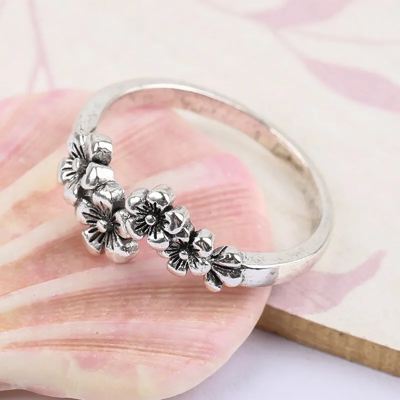 Vintage Bohemian Flower Red Ruby Ring for Women Silver Engagement Jewelry