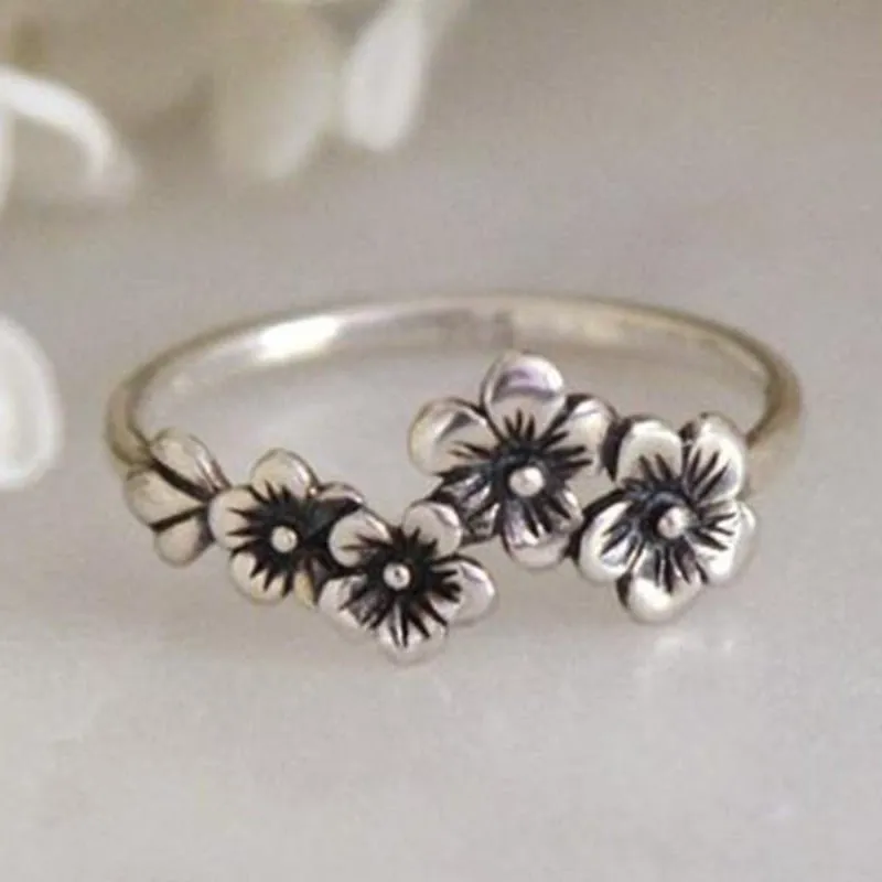 Vintage Bohemian Flower Red Ruby Ring for Women Silver Engagement Jewelry