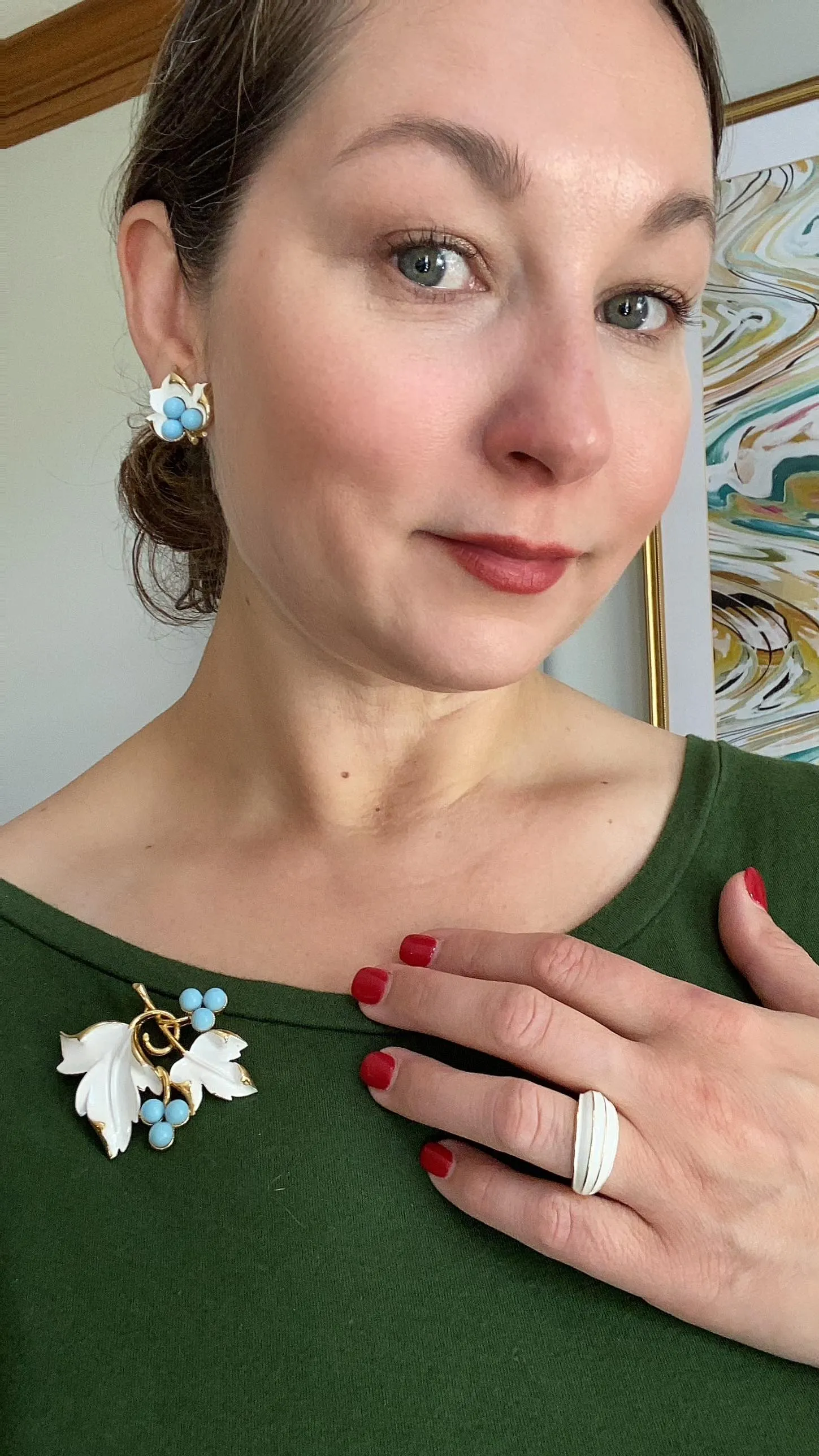 Vintage Crown Trifari Gold and Cream Enamel Ring