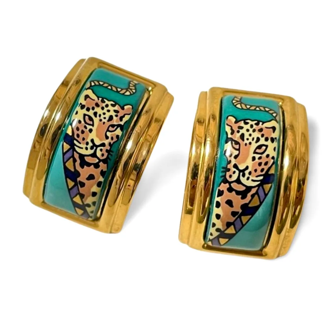 Vintage Hermes cloisonne enamel golden earrings with panther, leopard, cheetah face design. Classic Hermes jewelry. Green. 061224ac2