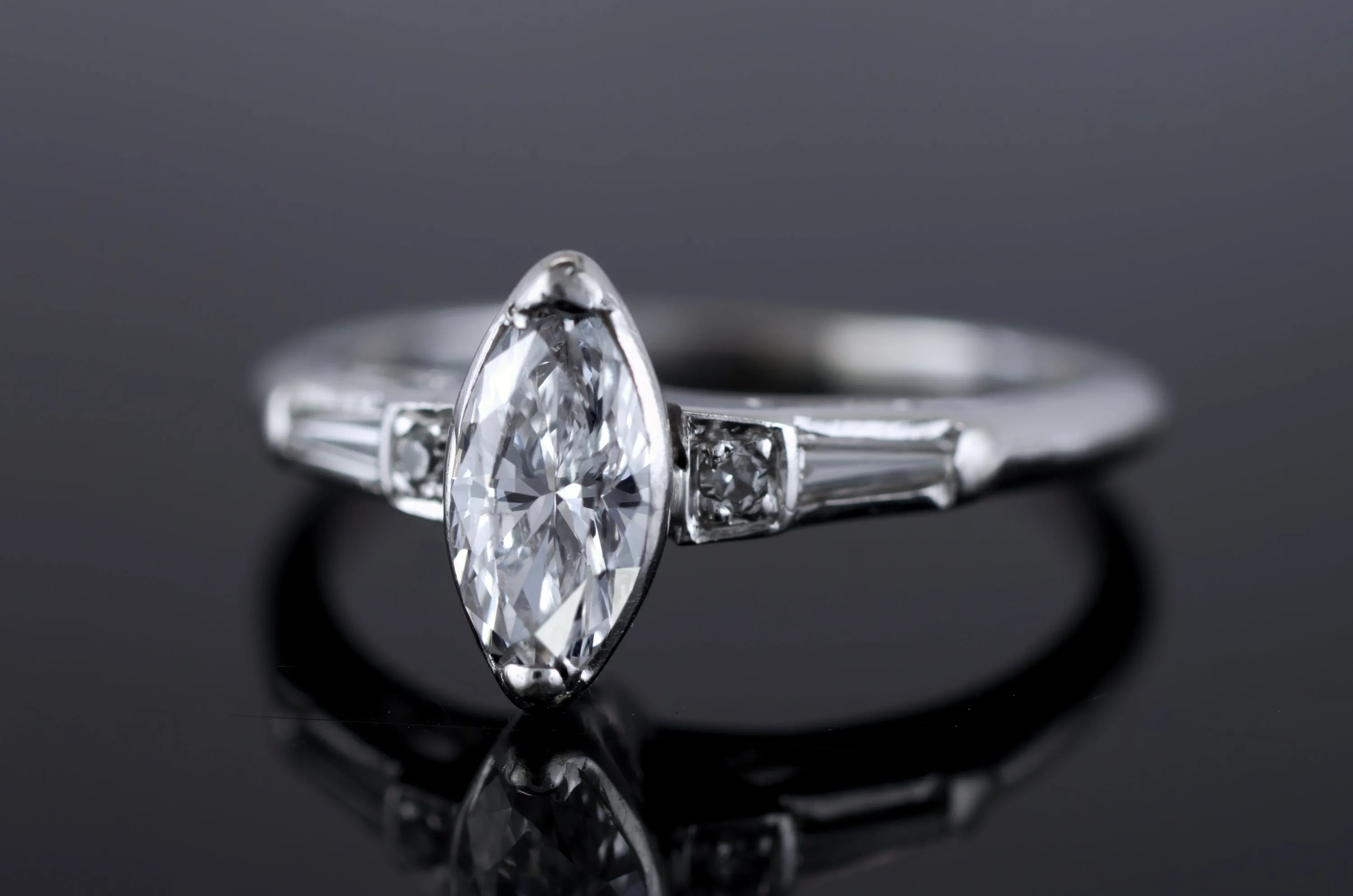 VINTAGE MARQUISE DIAMOND RING