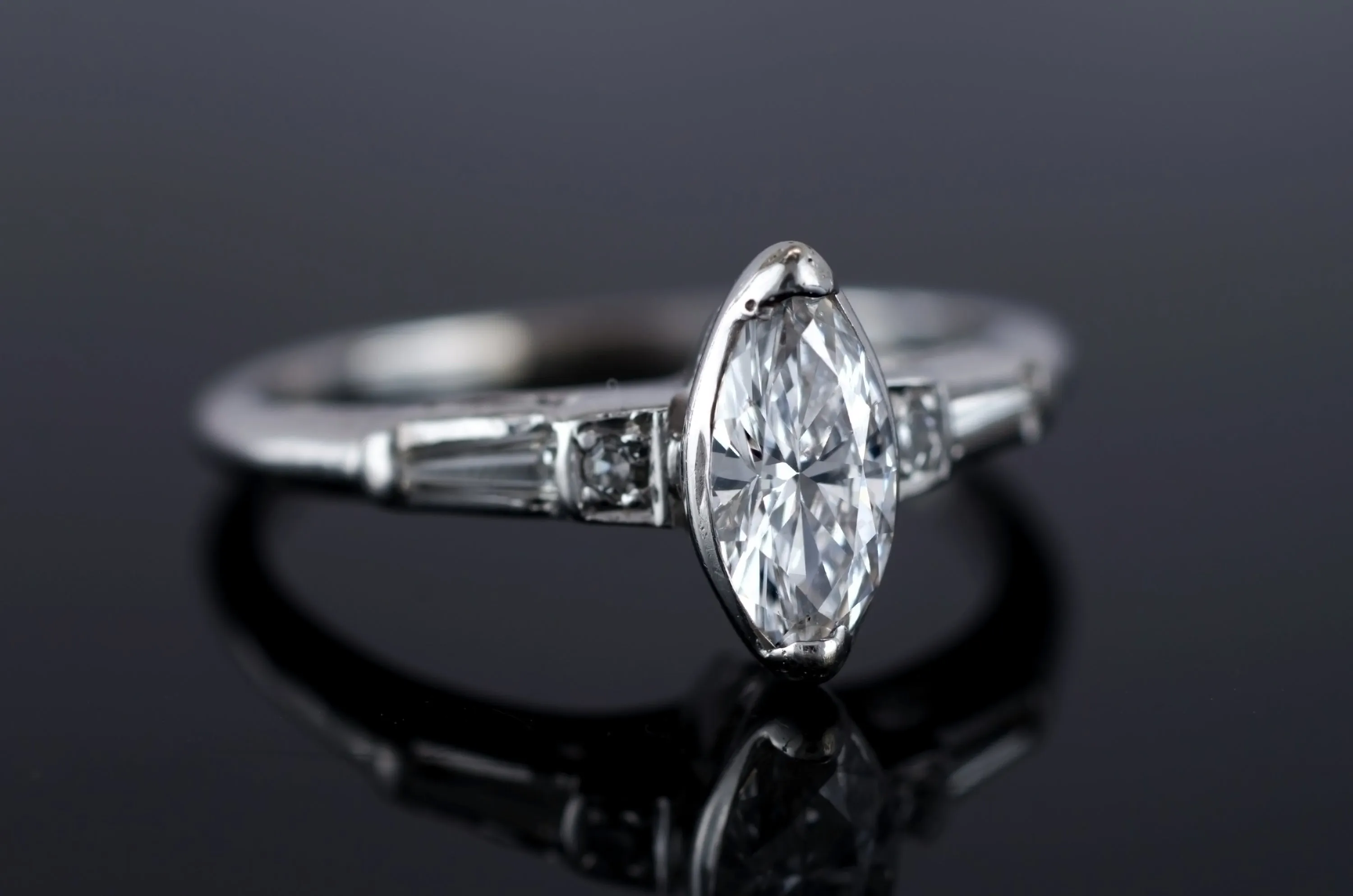 VINTAGE MARQUISE DIAMOND RING
