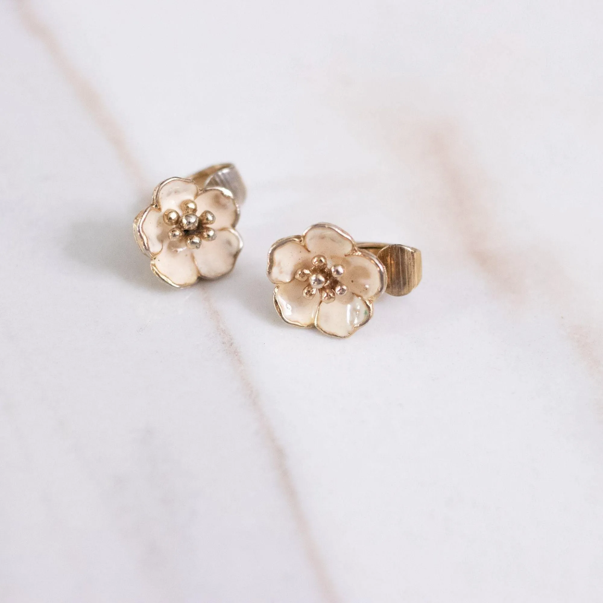 Vintage Petite Cream Dogwood Flower Earrings