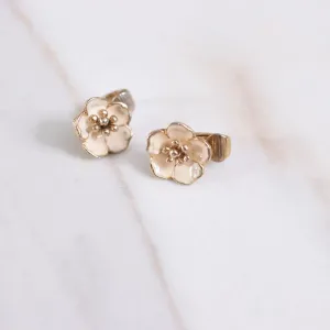 Vintage Petite Cream Dogwood Flower Earrings