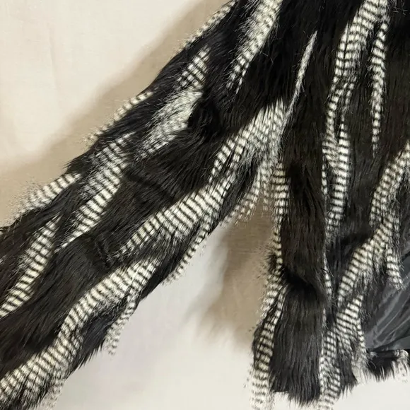 Yoki Women Stunning Black Gray‎ Faux Fur Feather Coat Size M Bohemian Streetwear